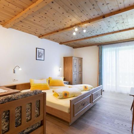 Hotel Chavalatsch Tubre Buitenkant foto