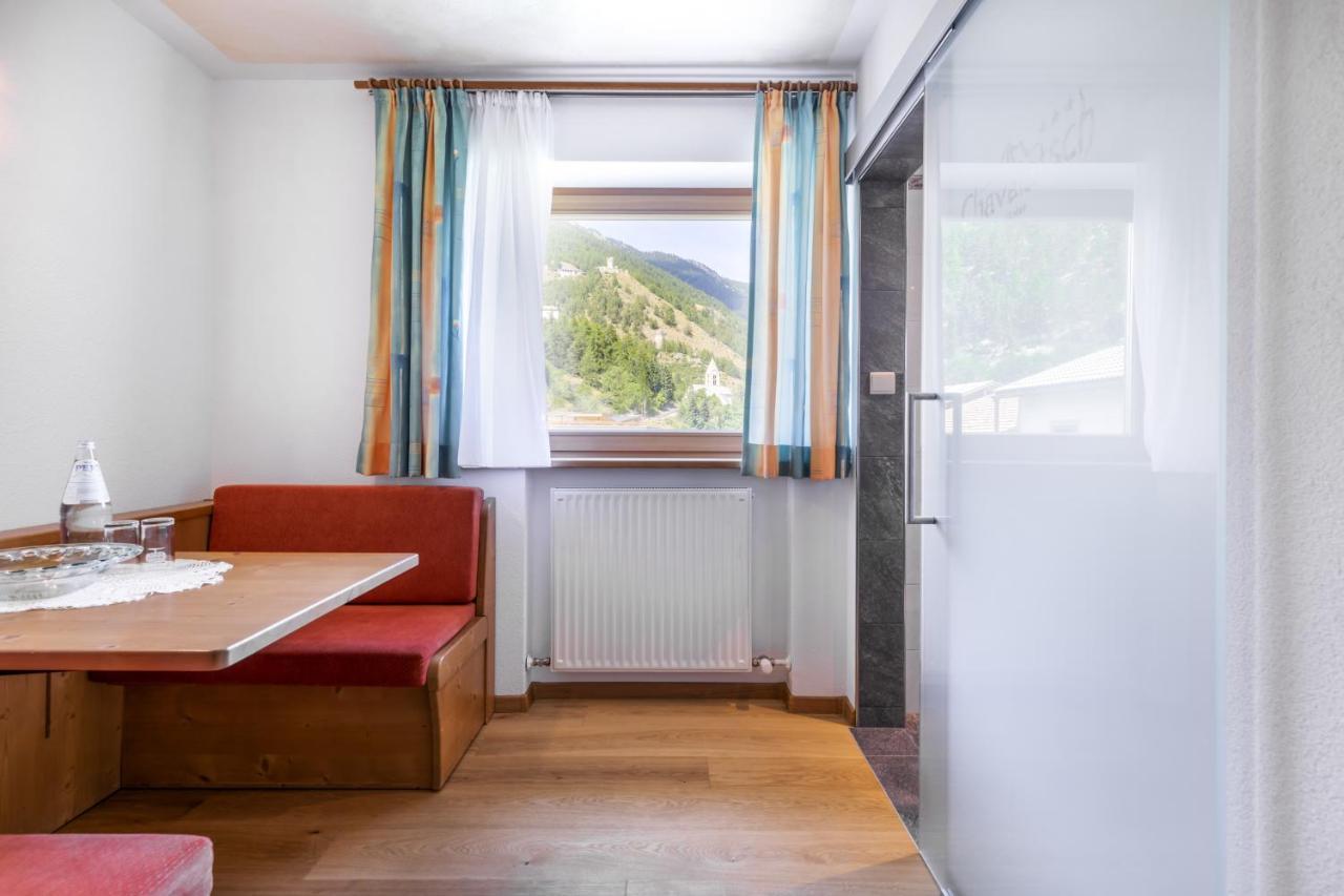 Hotel Chavalatsch Tubre Buitenkant foto