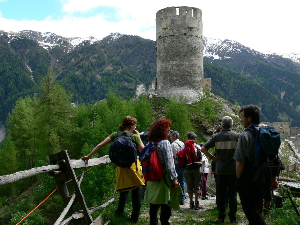 Hotel Chavalatsch Tubre Buitenkant foto