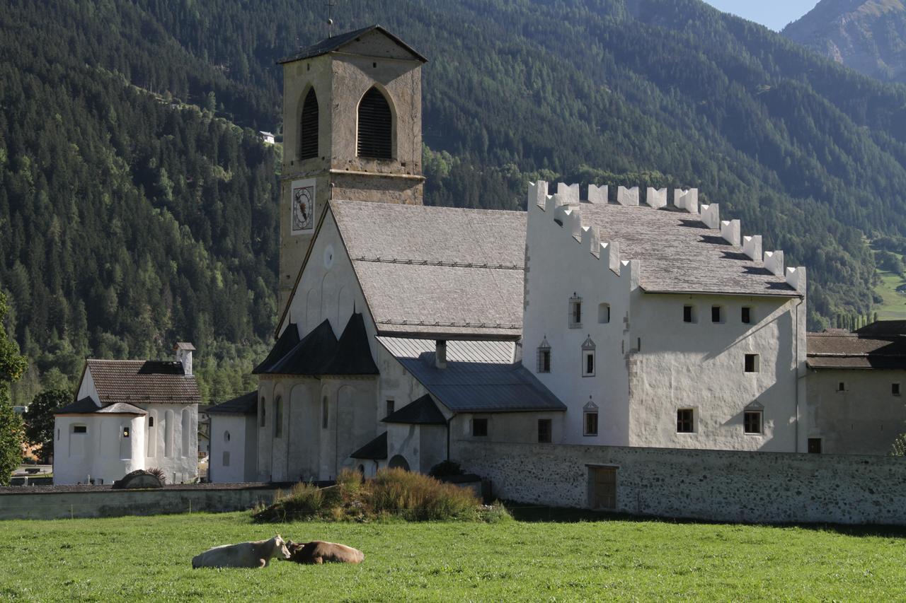 Hotel Chavalatsch Tubre Buitenkant foto