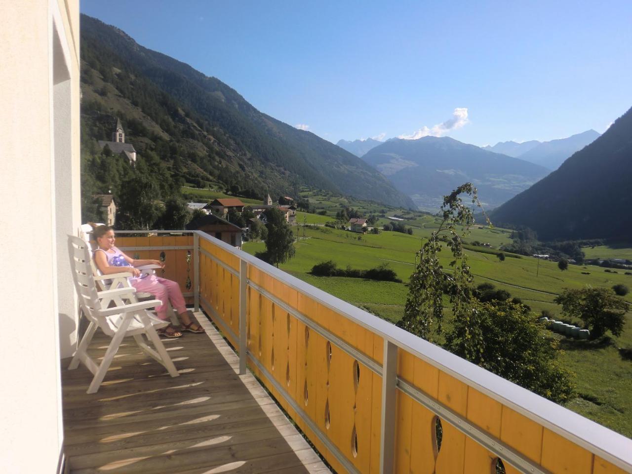 Hotel Chavalatsch Tubre Buitenkant foto