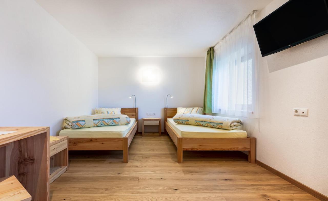 Hotel Chavalatsch Tubre Buitenkant foto