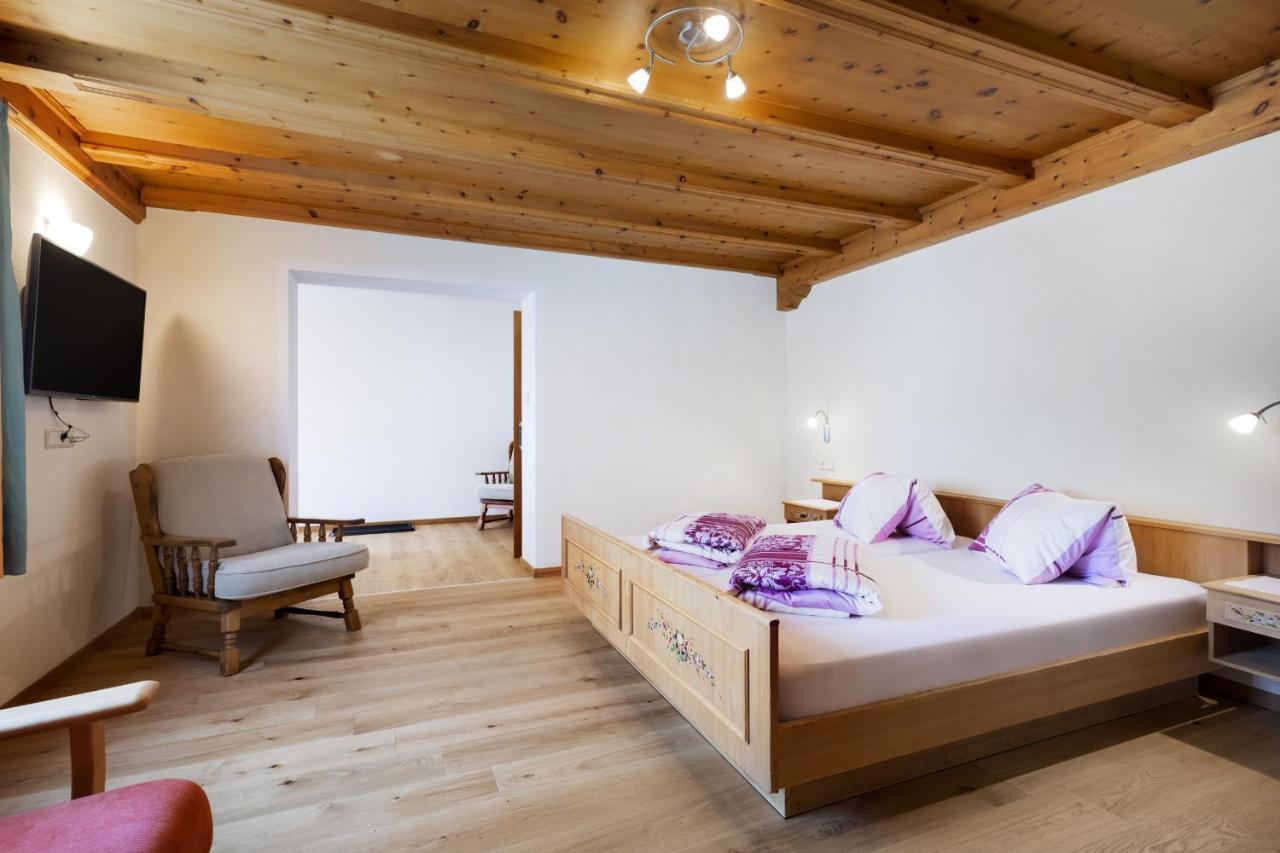 Hotel Chavalatsch Tubre Buitenkant foto
